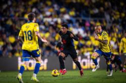 雷速体育直播官网-皇马遭遇主场溃败，梅西领巴萨登顶