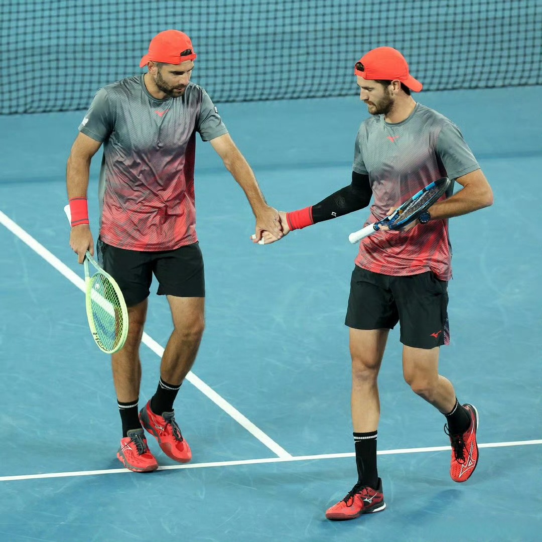 精彩对决:法国和意大利跳水双人赛冠军出炉 精彩对决:法国和意大利跳水双人赛冠军出炉