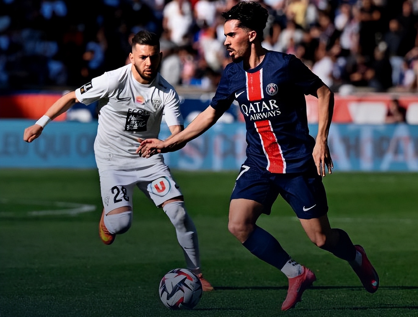 巴黎圣日耳曼豪取客场三分,稳固领先位置 巴黎圣日耳曼豪取客场三分,稳固领先位置