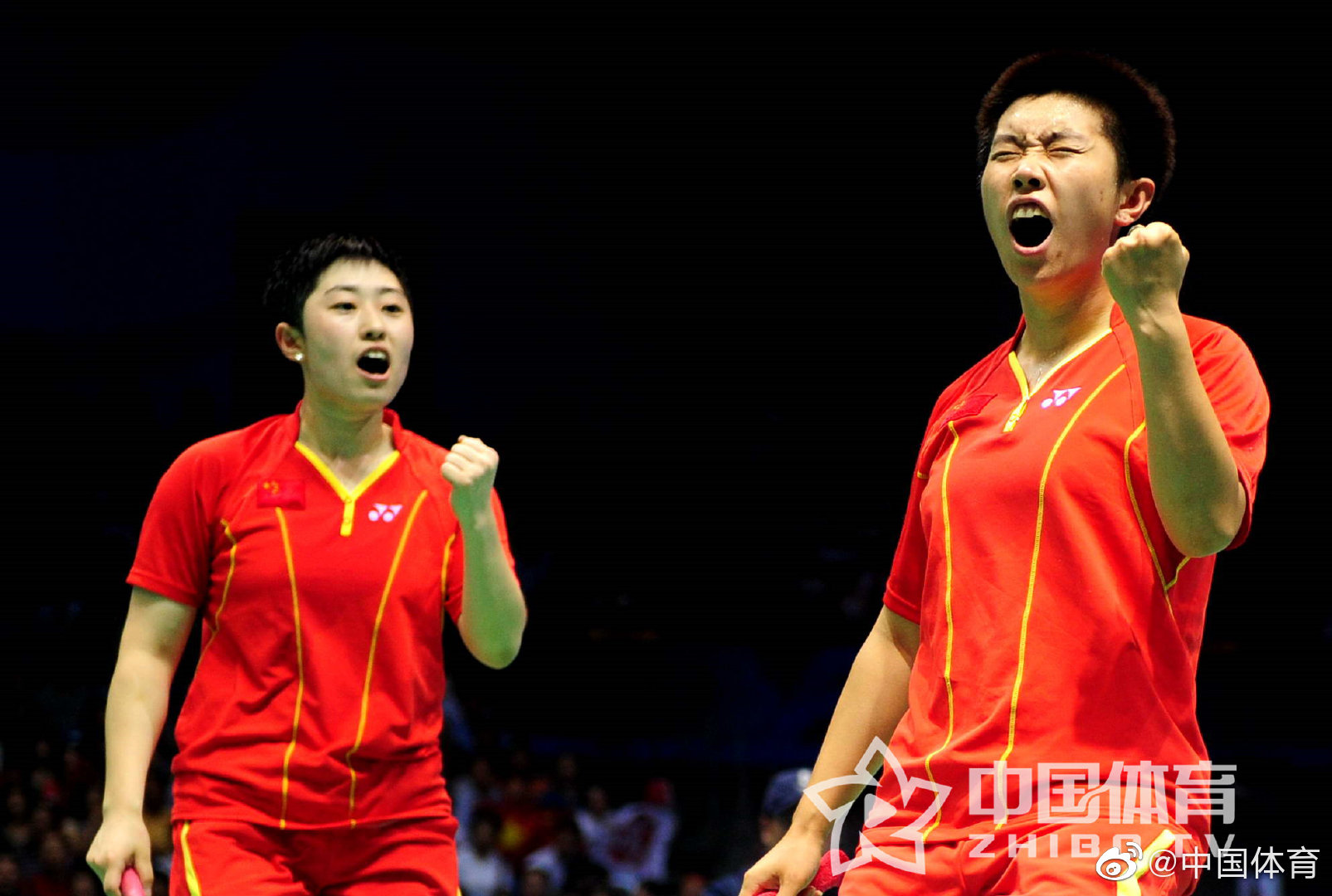 秘鲁选手勇夺女子双打金牌，震撼全场