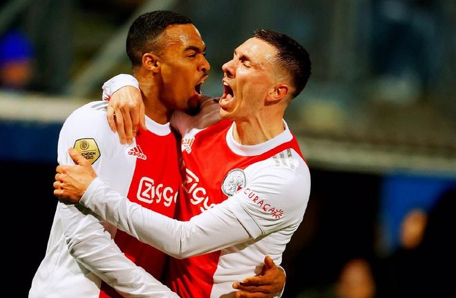 阿贾克斯主场击败曼联,欧冠晋级形势大好 阿贾克斯主场击败曼联,欧冠晋级形势大好