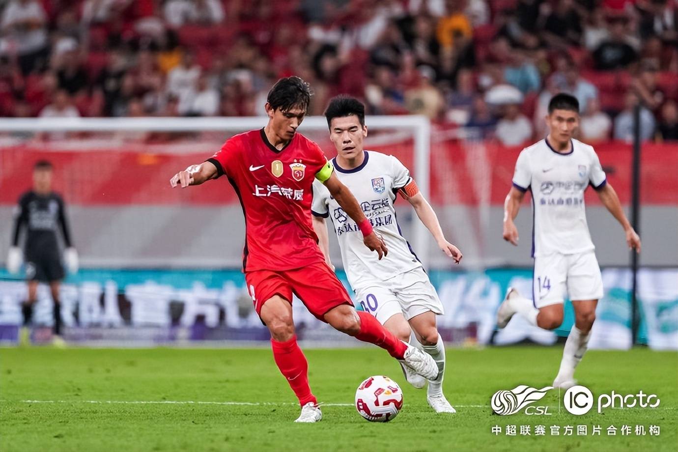 包含亚洲顶级球队对决中超，胜者将成为焦点的词条