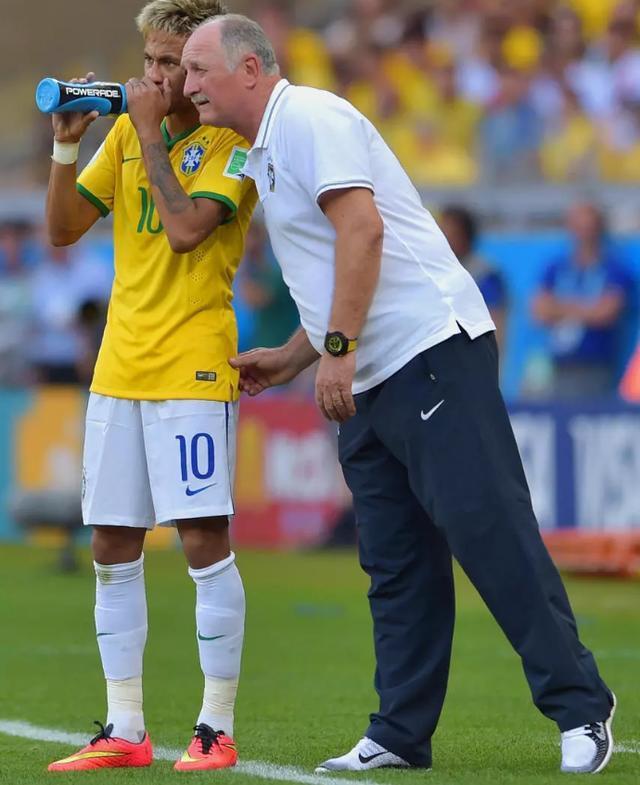 包含巴黎主力伤愈归队，球队士气大振的词条