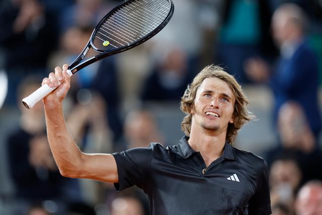 包含法国网球队轻取欧洲网球队，兹维列夫爆发神勇的词条