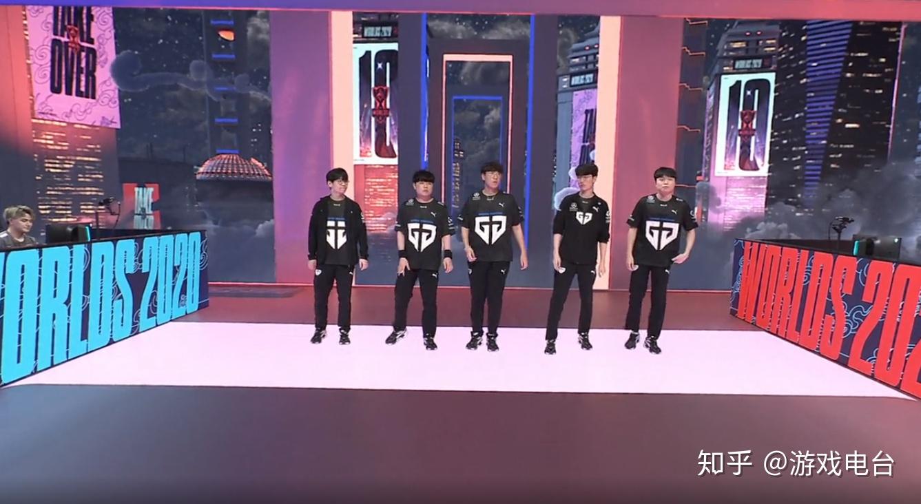 包含FNC轻取IG，369拿下关键大龙焦点之战小组赛，锁定晋级资格的词条