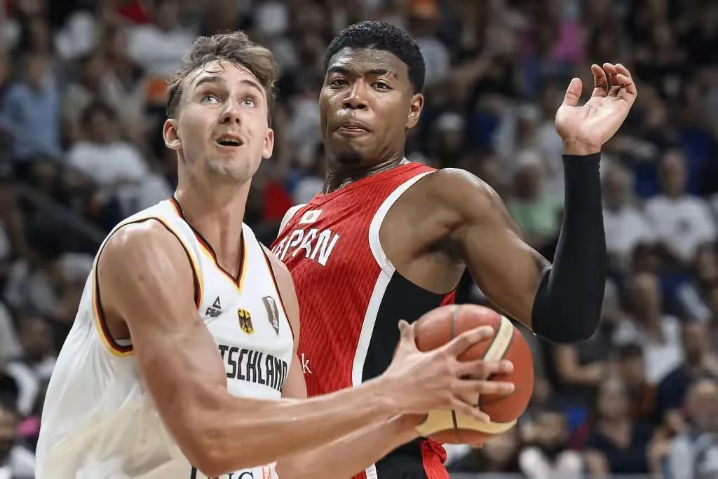 关于德国男篮险胜加拿大男篮,布克一己之力扛起全队的信息 关于德国男篮险胜加拿大男篮,布克一己之力扛起全队的信息