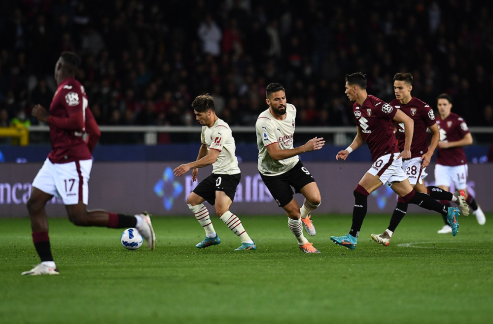 AC米兰绝地反击曼联,阿奎罗送出助攻的简单介绍 AC米兰绝地反击曼联,阿奎罗送出助攻的简单介绍