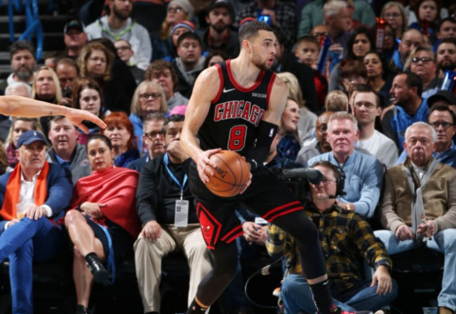 公牛横扫深圳队,詹姆斯高光表现 公牛横扫深圳队,詹姆斯高光表现